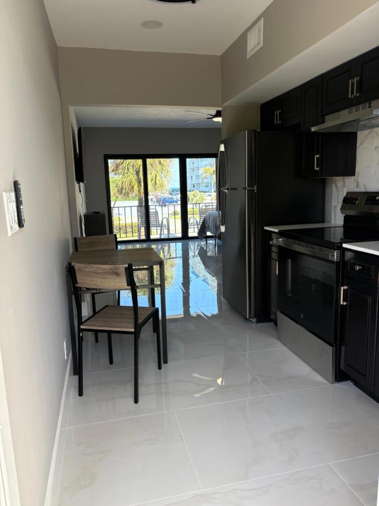 Deluxe Double Room with Balcony and Sea View interior